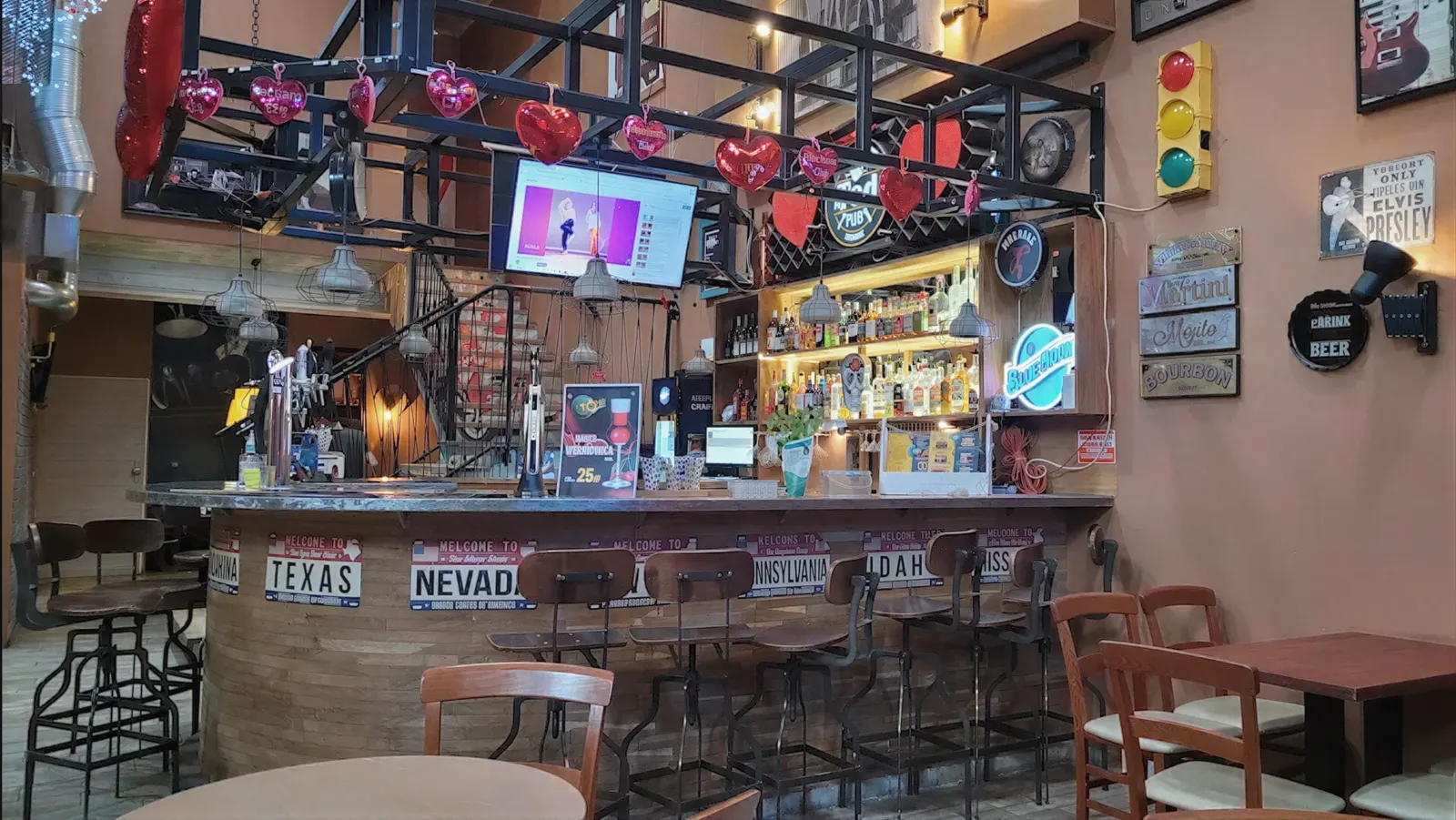 Okrągły bar Mr.Ted — tablice Texas i Nevada